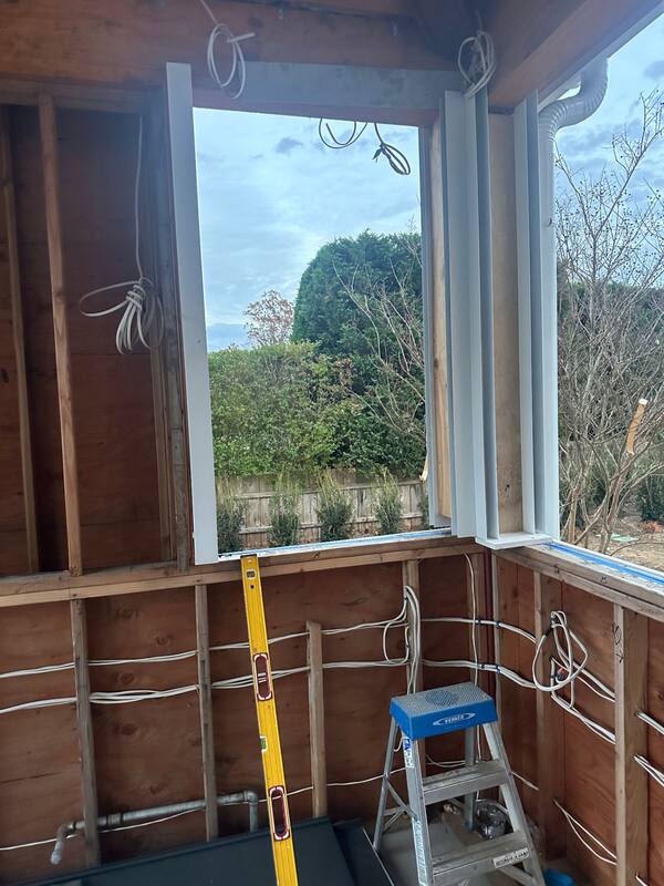 Bay window shade pockets