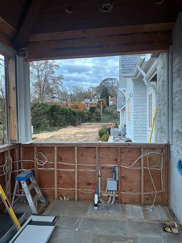 Structured cabling at window openings