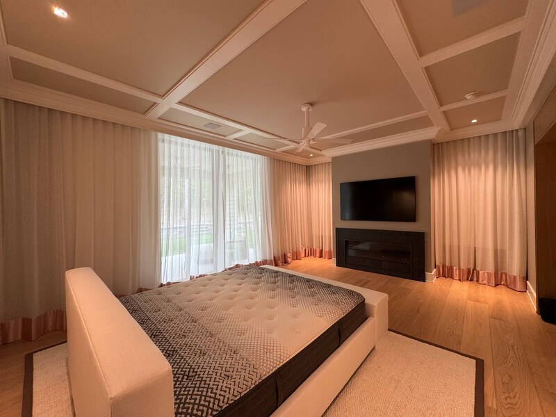 Fireplace wall with flush-mounted TV